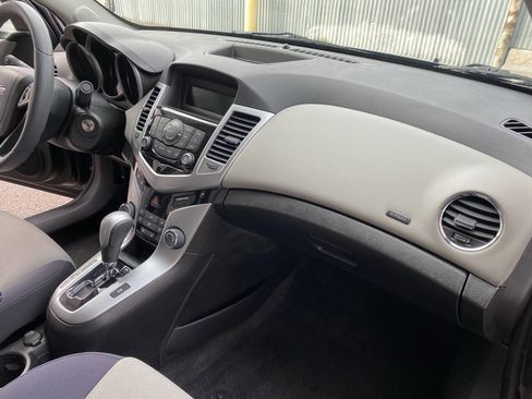 Used 2014 Chevrolet Cruze LS image 34