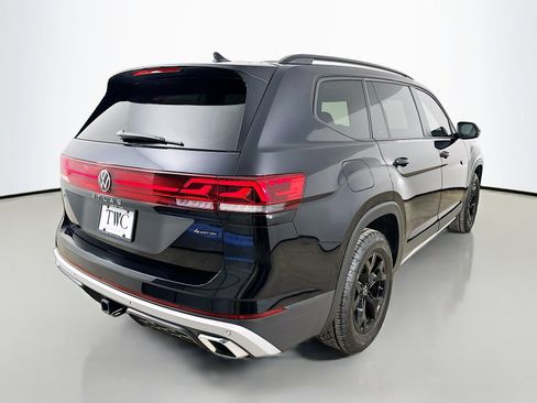 Used 2024 Volkswagen Atlas Peak Edition SEL AWD/4WD image 5