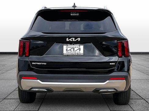 Used 2025 Kia Sorento S AWD/4WD image 4
