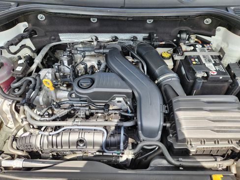 Certified 2023 Volkswagen Taos SE AWD/4WD image 17