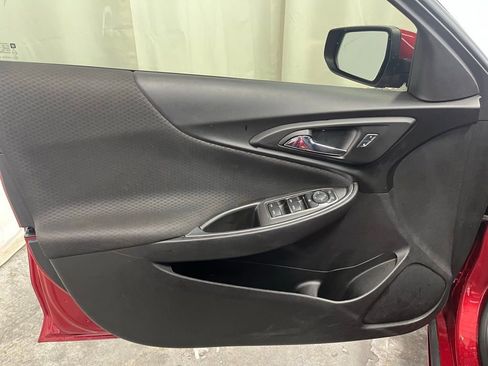 Used 2016 Chevrolet Malibu LT image 9