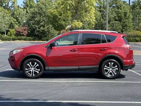 Used 2017 Toyota RAV4 LE w/ Carpet Mat Package FWD image 4