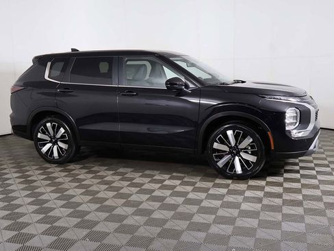 New 2025 Mitsubishi Outlander SE image 17