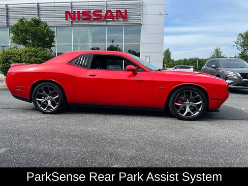 Used 2016 Dodge Challenger R/T w/ Driver Convenience Group RWD image 17