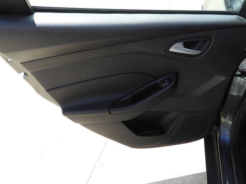 Used 2018 Ford Focus SE FWD image 21