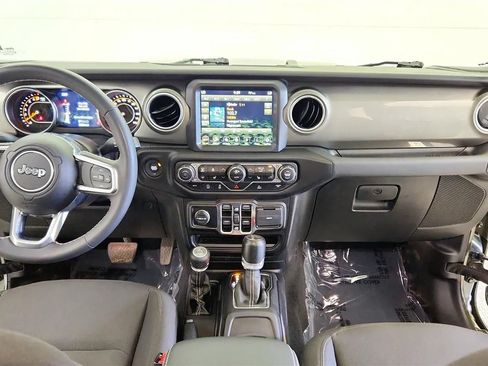 Used 2023 Jeep Gladiator Overland w/ Cold Weather Group AWD/4WD image 34