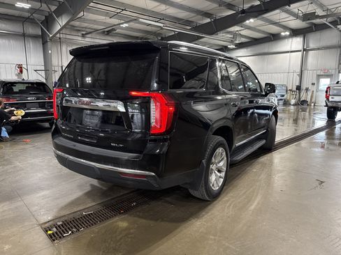Used 2023 GMC Yukon SLT w/ SLT Premium Package AWD/4WD image 3