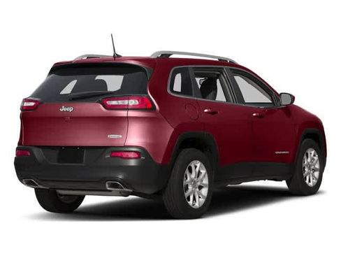 Used 2017 Jeep Cherokee Latitude w/ Comfort & Sound Group FWD image 2