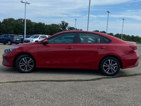 Used 2022 Kia Forte LXS FWD image 4