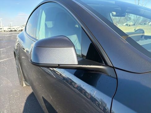 Used 2026 Tesla Model Y 2WD image 3