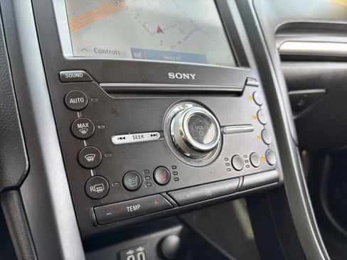 Used 2020 Ford Fusion Titanium image 30