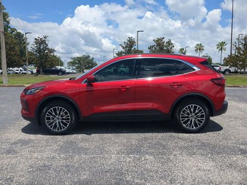 Used 2025 Ford Escape SE w/ PHEV Premium Package image 8