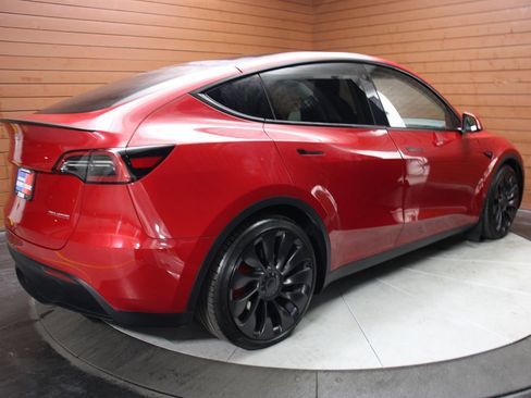 Used 2023 Tesla Model Y Performance image 9