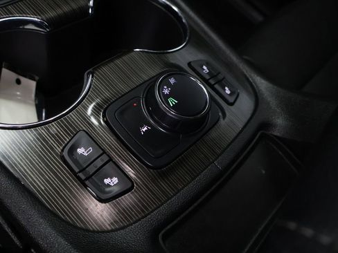 Used 2021 GMC Acadia SLT w/ Elevation Edition image 25