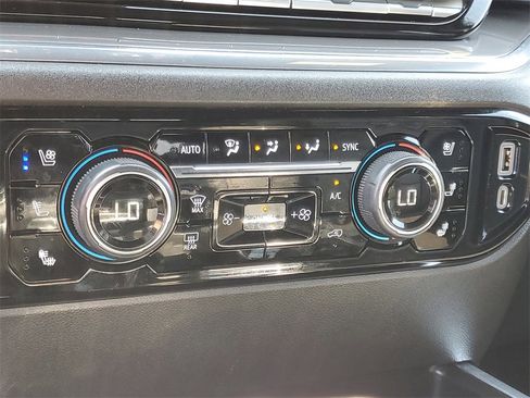 Used 2023 Chevrolet Silverado 1500 High Country image 30