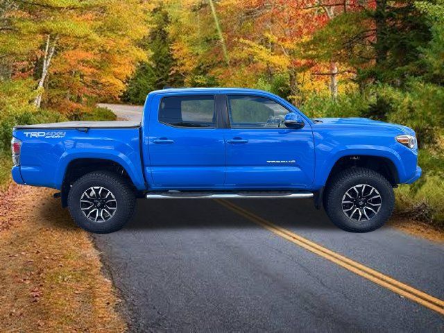 Used 2020 Toyota Tacoma TRD Sport w/ Technology Package AWD/4WD image 2