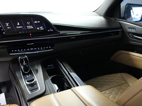 Used 2021 Cadillac Escalade Premium Luxury AWD/4WD image 21