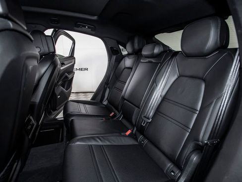 Used 2024 Porsche Cayenne Coupe image 44