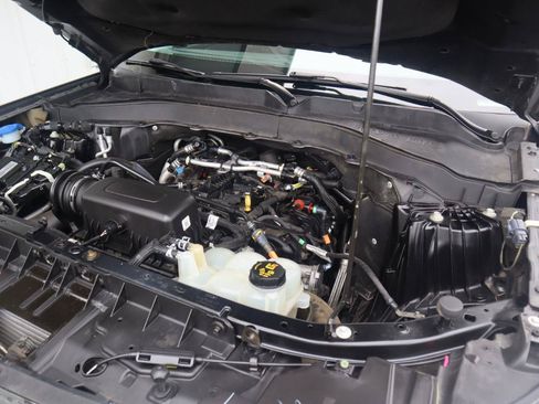 Used 2022 Ford Explorer XLT w/ Equipment Group 202A AWD/4WD image 32