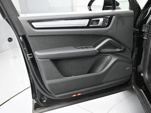 Certified 2023 Porsche Cayenne Platinum Edition AWD/4WD image 15