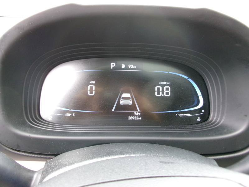 Used 2025 Hyundai Venue SEL FWD image 15