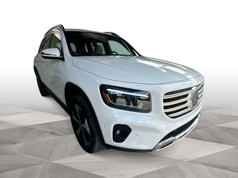Used 2025 Mercedes-Benz GLB 250 4MATIC w/ Exclusive Package image 2