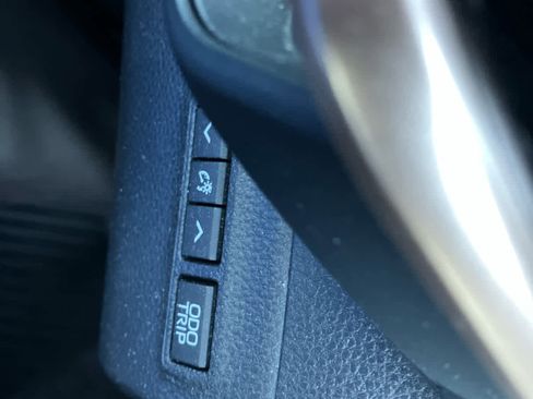 Used 2025 Toyota Crown Signia Limited image 15