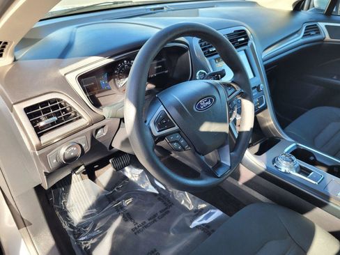 Used 2018 Ford Fusion SE w/ Fusion SE Technology Package image 12