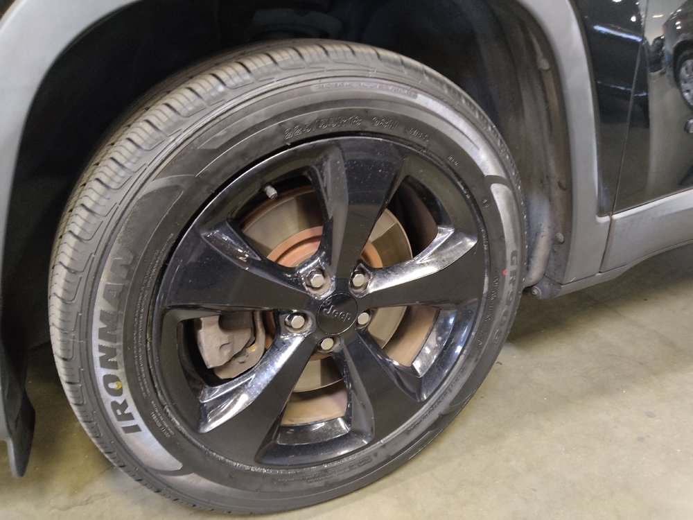 Used 2019 Jeep Cherokee Latitude Plus FWD image 31