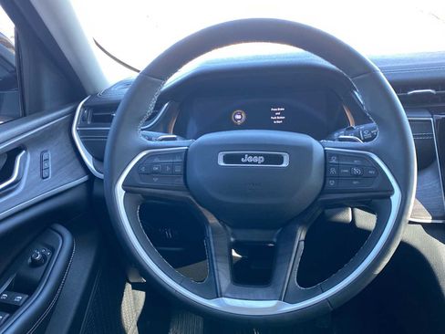 Certified 2023 Jeep Grand Cherokee Limited w/ Black Appearance Package image 21