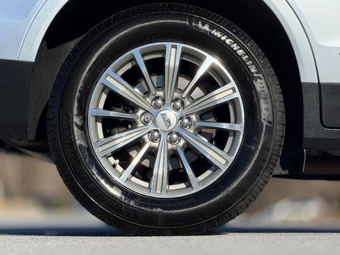 Used 2017 Cadillac XT5 Luxury w/ Driver Awareness Package image 19