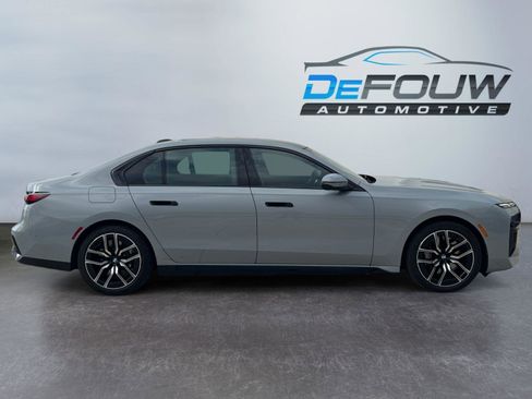 Certified 2023 BMW 760i xDrive image 2