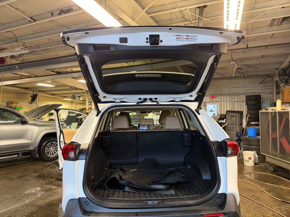 Certified 2019 Toyota RAV4 XLE Premium w/ Cold Weather Package AWD/4WD image 17
