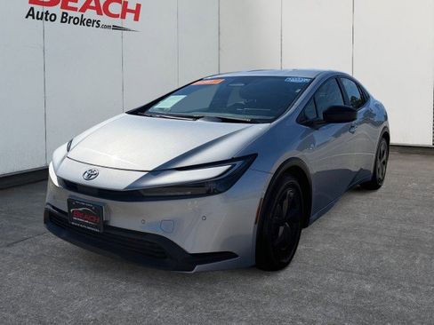 Used 2024 Toyota Prius LE image 5