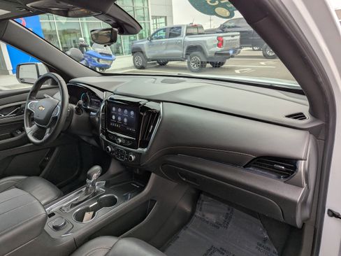 Certified 2023 Chevrolet Traverse LT w/ Rear Camera Mirror Package image 46