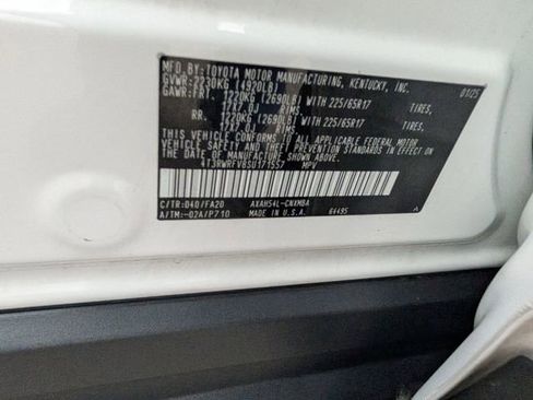 Used 2025 Toyota RAV4 XLE AWD/4WD image 34