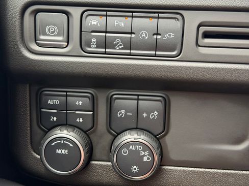 Used 2022 Chevrolet Suburban Z71 AWD/4WD image 39