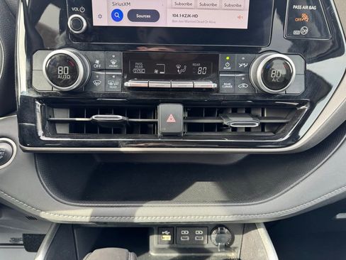 Used 2024 Toyota Highlander LE image 20