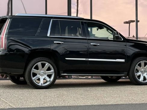 Used 2018 Cadillac Escalade Luxury AWD/4WD image 13