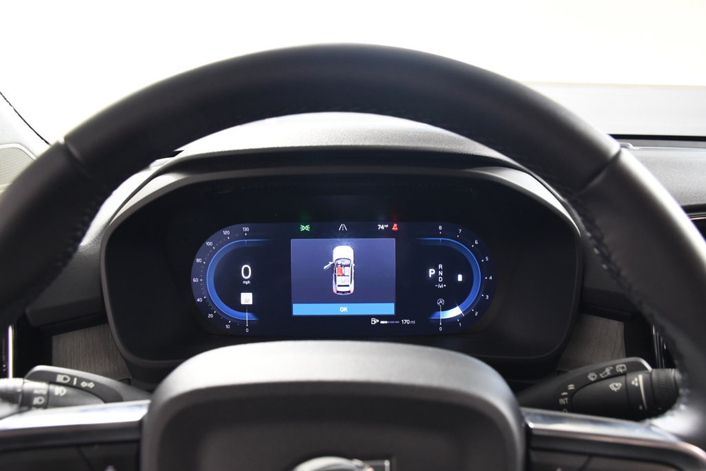 Used 2025 Volvo XC40 B5 Plus AWD/4WD image 31