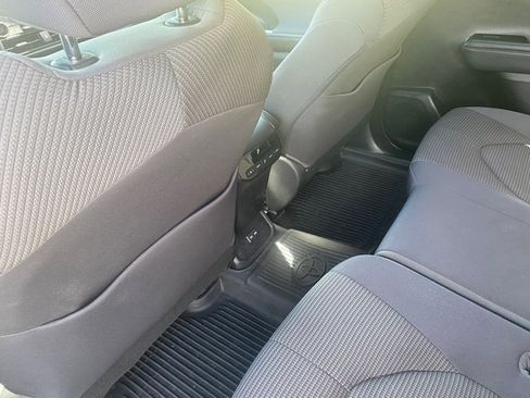 Used 2023 Toyota Highlander LE image 16