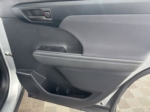 Used 2023 Toyota Highlander L image 22