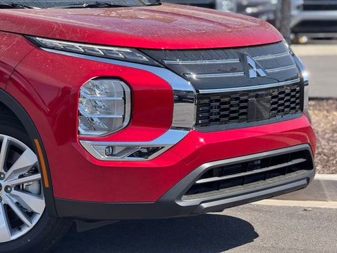 New 2026 Mitsubishi Outlander ES image 2