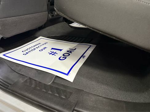 Used 2022 Chevrolet Silverado 1500 LT w/ Z71 Off-Road Package image 25