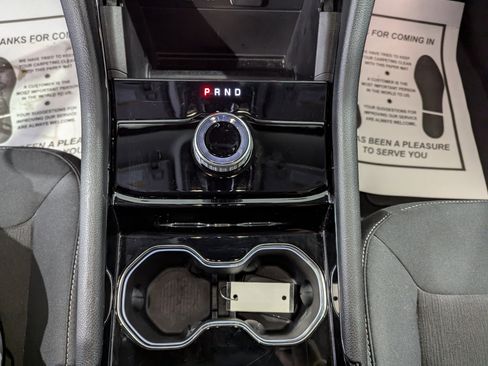 Used 2023 Jeep Grand Cherokee Laredo image 24