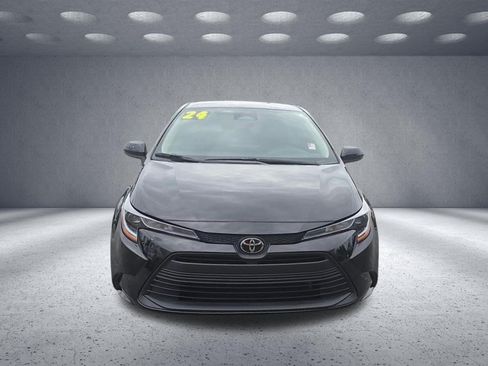 Used 2024 Toyota Corolla LE FWD image 2