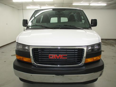 New 2026 GMC Savana 3500 RWD image 2