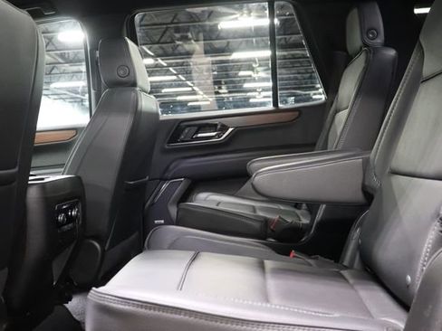 Used 2025 GMC Yukon Denali AWD/4WD image 15