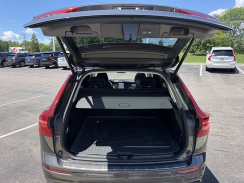 Used 2024 Volvo XC60 B5 Plus w/ Protection Package Premier AWD/4WD image 11