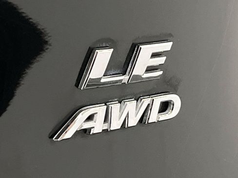 Used 2021 Toyota RAV4 LE AWD/4WD image 24